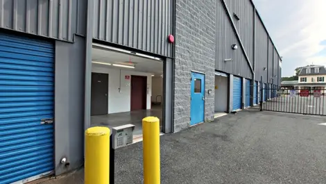 The loading bay of Self Storage Plus - Bel Air.